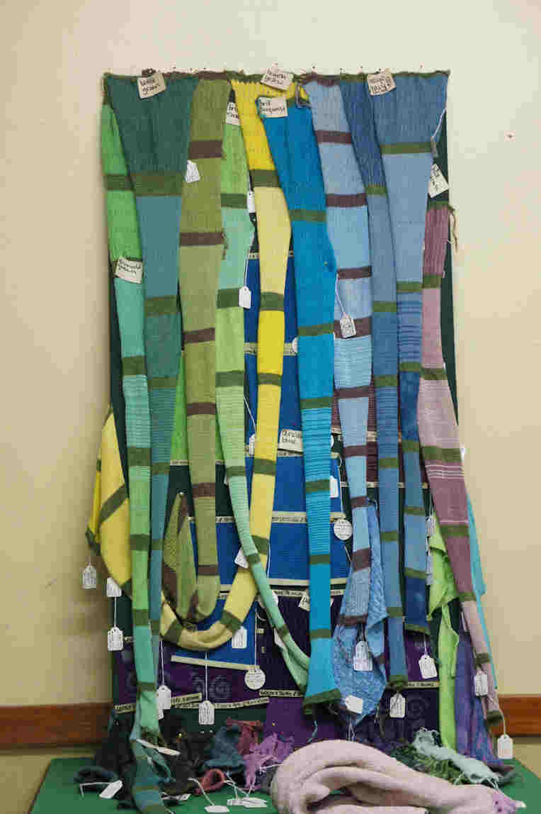 Dye yarn samples