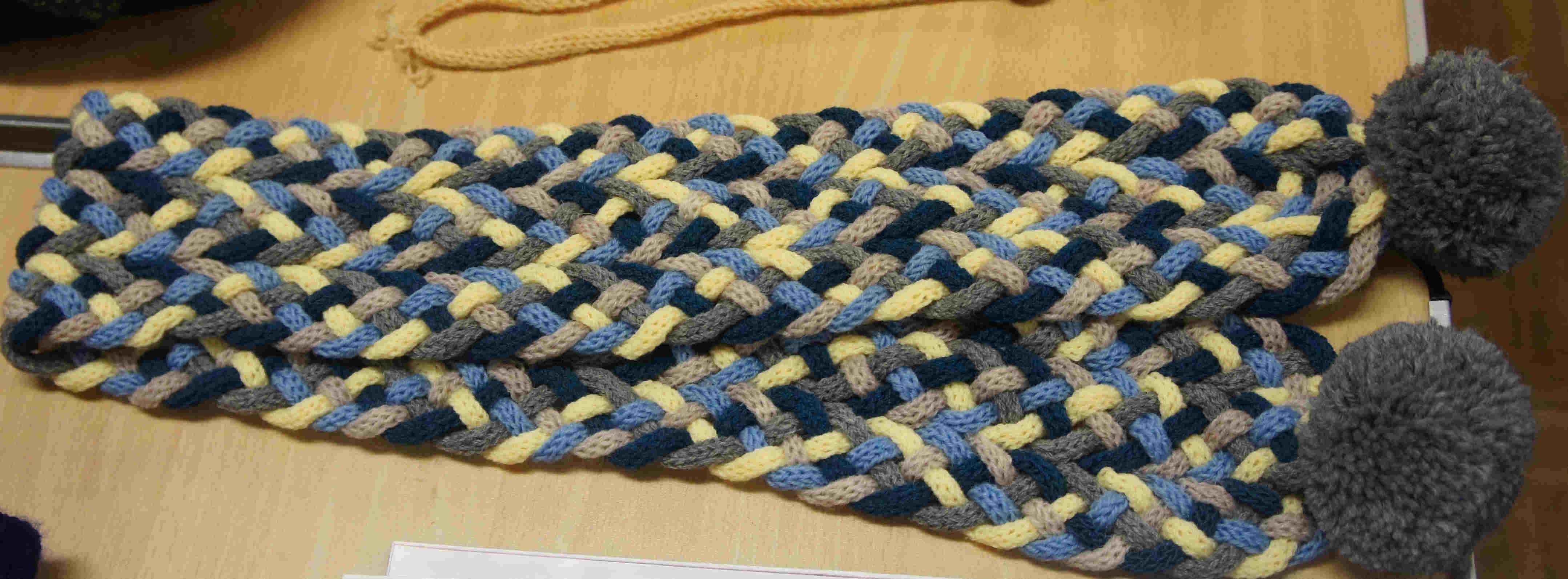 Pom-pom scarf