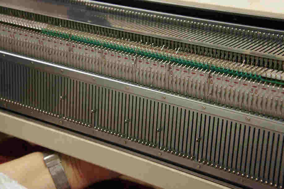 Rib pattern - one needle on ribber makes vertical stripe (1)