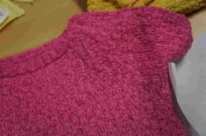 Raglan jumper with machined seams