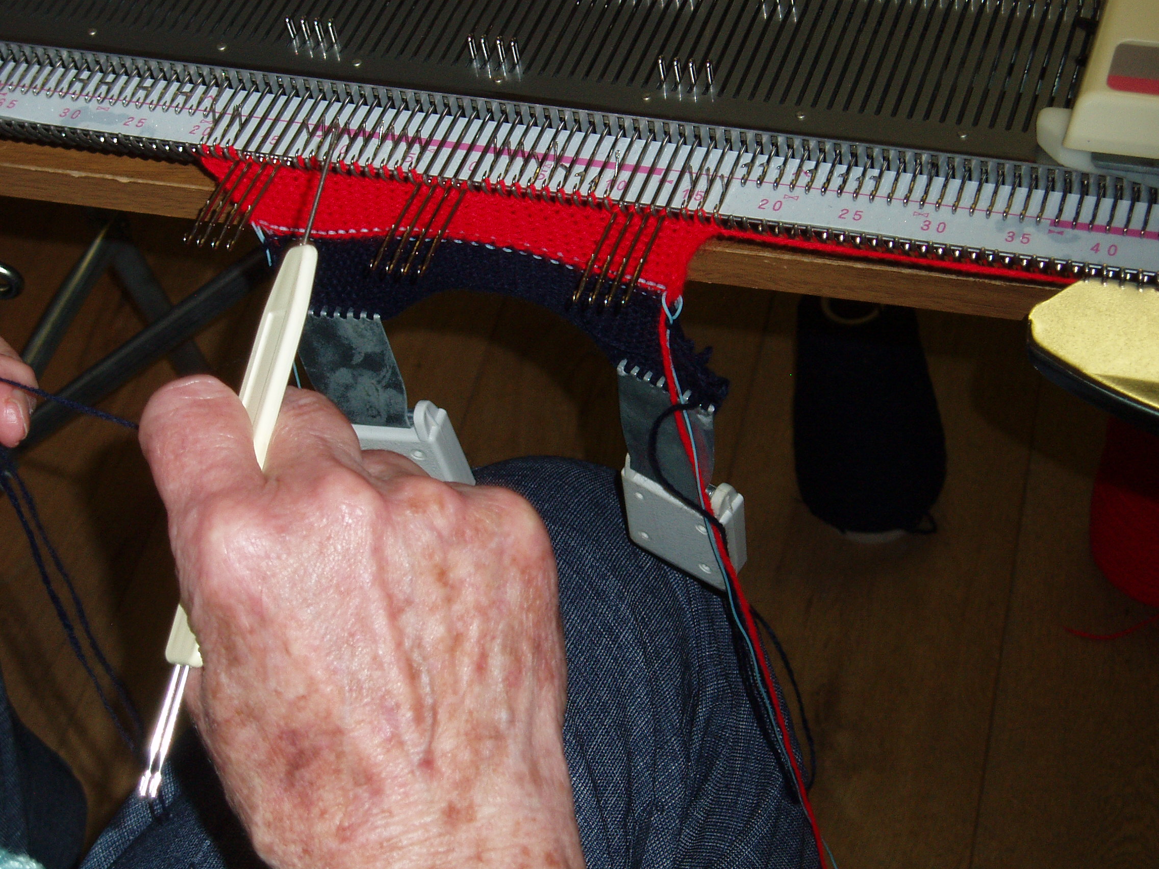 Selecting the needles for the button holes
