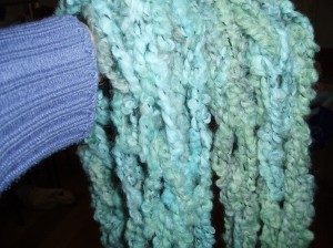 Arm knitted cowl with blue yarns